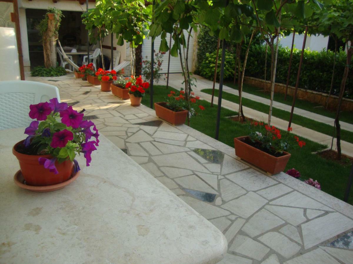 Apartment Mirta Pula Exterior foto